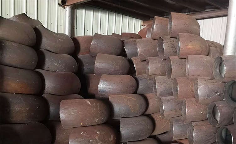 219-6mm螺旋管,920-8mm螺旋鋼管,鋼材場2420mm螺旋焊管,1900污水處理防腐螺旋焊管